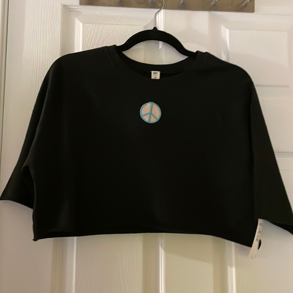 Bp peace sign embroidered emblem fleece crop tee